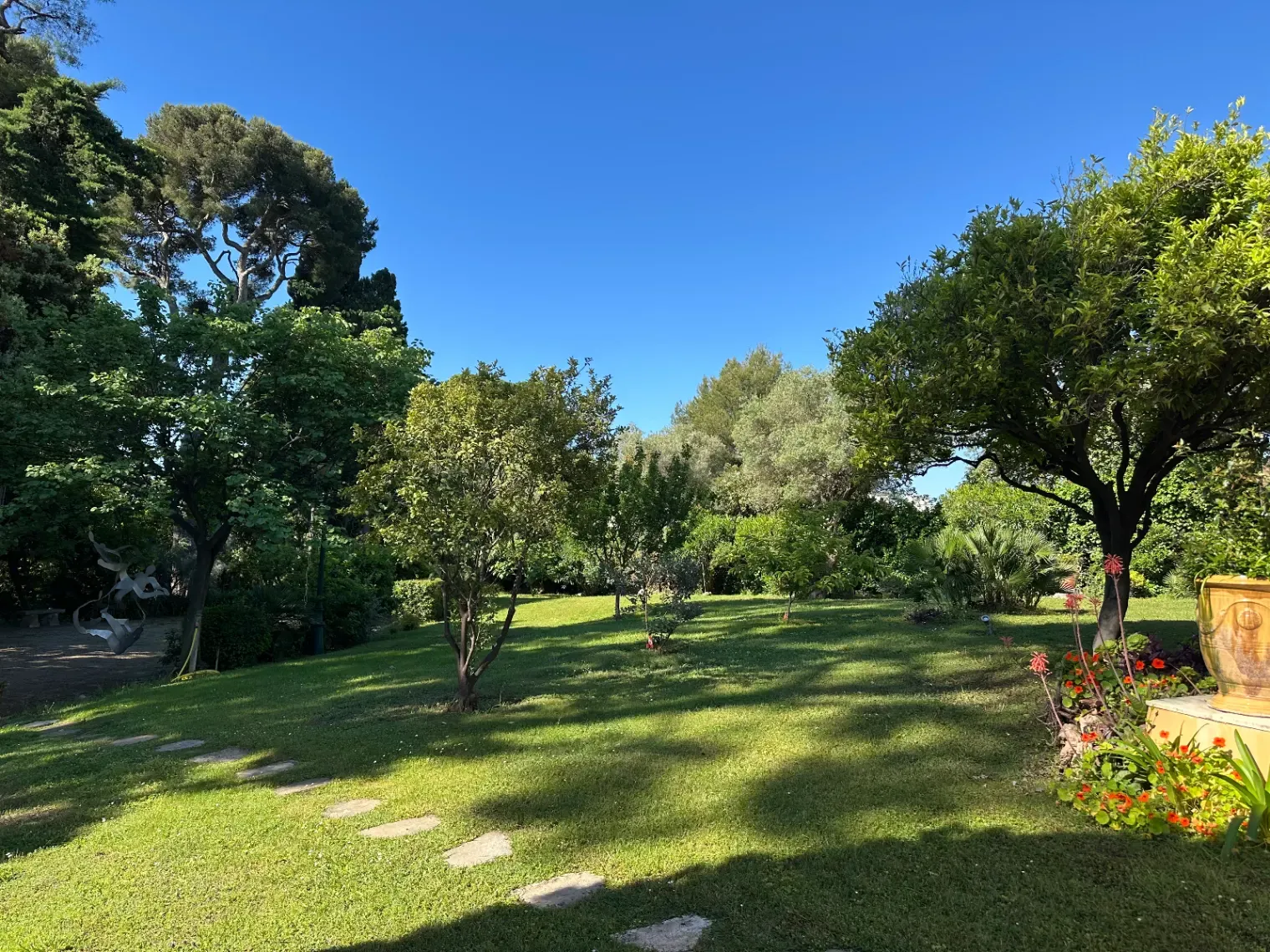 Jardin méditerranéen paisible à Antibes – parfait pour événements privés