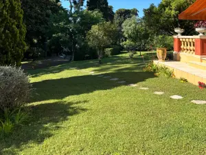 Jardin méditerranéen paisible à Antibes – parfait pour événements privés