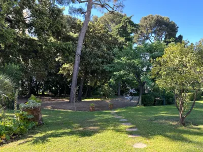 Peaceful Mediterranean garden in Antibes - perfect for private events
