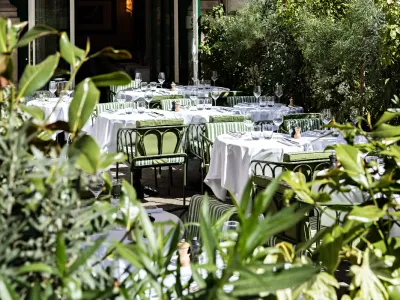 Restaurant parisien emblématique dans le quartier Opéra