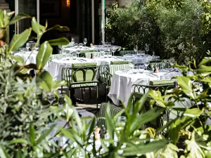 Iconic Parisian restaurant in the Opéra district