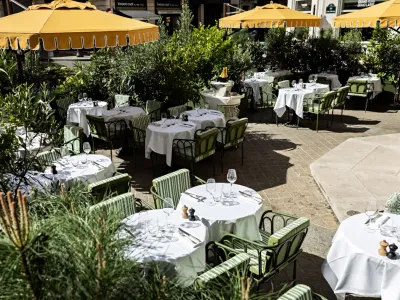 Restaurant parisien emblématique dans le quartier Opéra