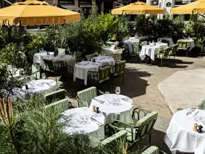 Iconic Parisian restaurant in the Opéra district