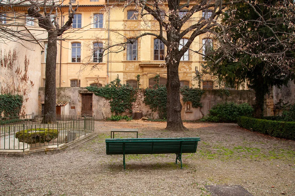 Jardin ombragé en centre ville