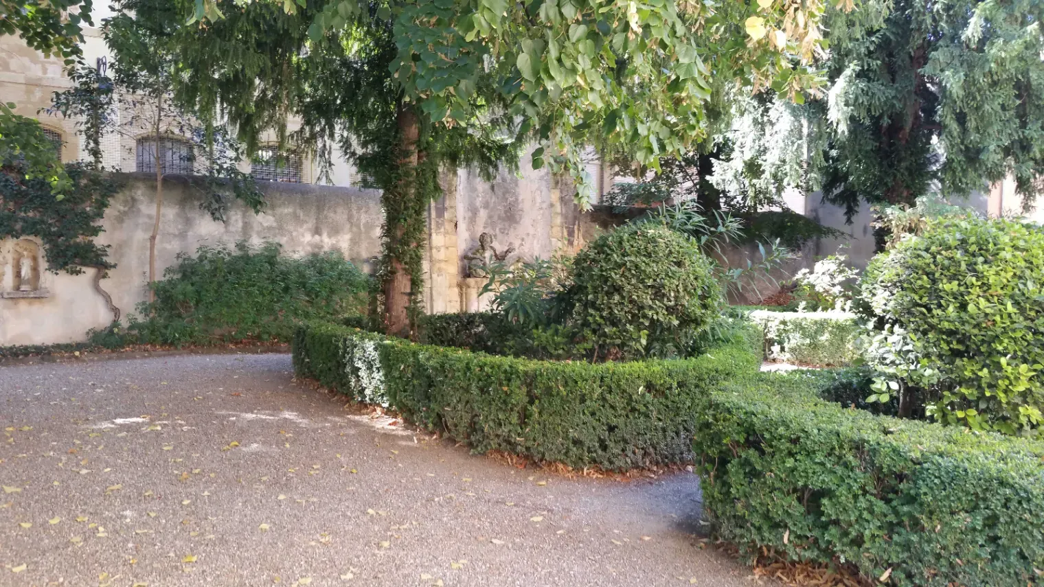 Jardin ombragé en centre ville