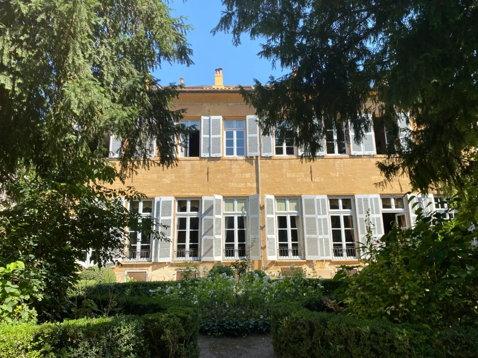 Jardin ombragé en centre ville