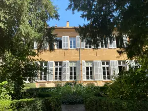 Jardin ombragé en centre ville