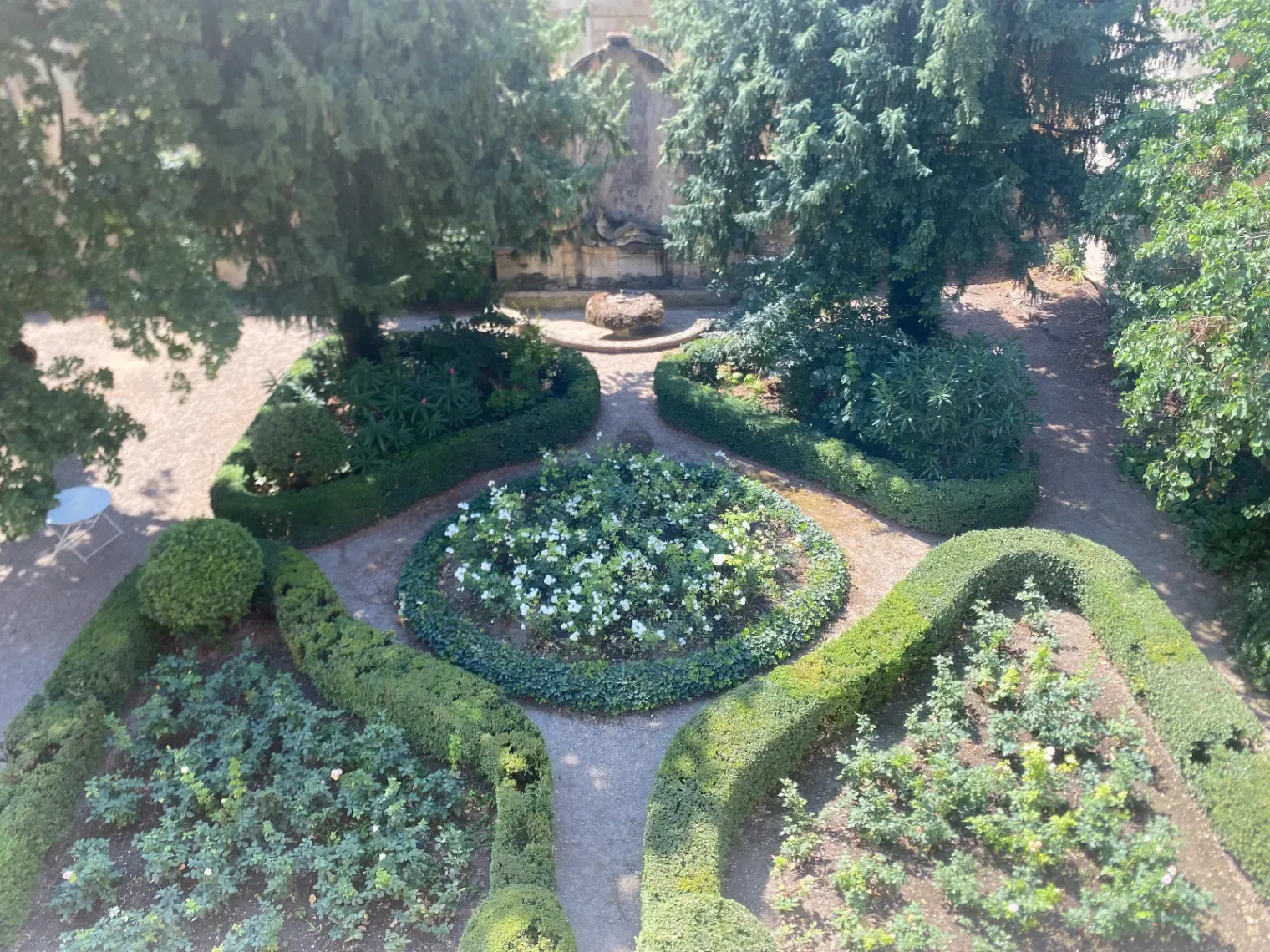 Jardin ombragé en centre ville