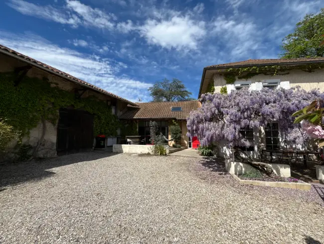 Charming residence with accommodation and wellness area