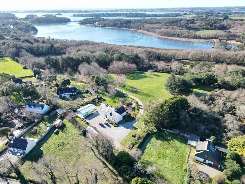 Domaine Élégant dans le Golfe du Morbihan avec Piscine et Jardins