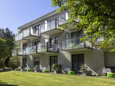 Provence Event Venue: Seminar Rooms & Poolside Gatherings