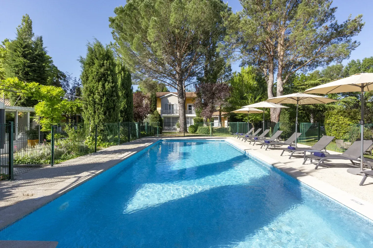 Provence Event Venue: Seminar Rooms & Poolside Gatherings
