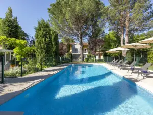 Provence Event Venue: Seminar Rooms & Poolside Gatherings