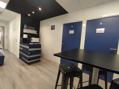 Fully equipped meeting room.