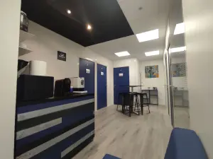 Salle de réunion toute équipée.