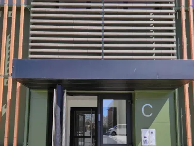 Fully equipped meeting room.