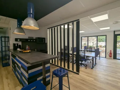 Fully equipped meeting room.