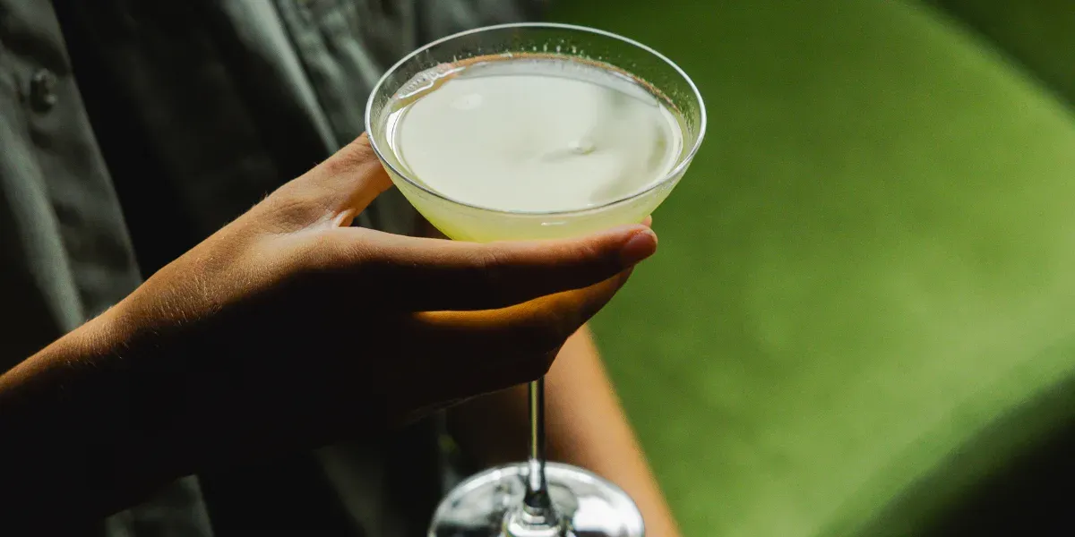 Intimate hotel bar, between French Art Deco and Japan