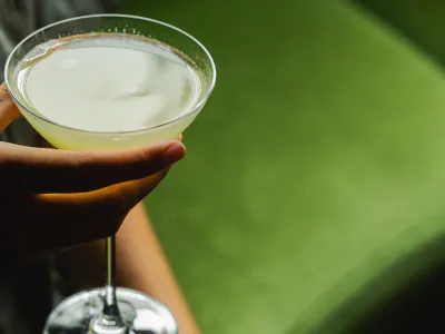 Intimate hotel bar, between French Art Deco and Japan