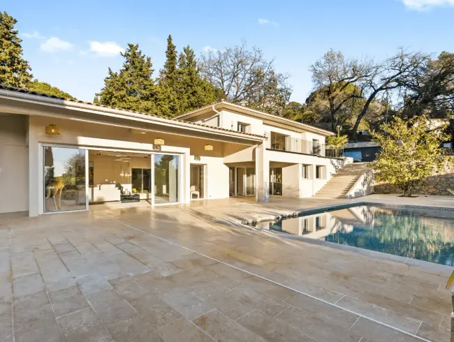 Villa contemporaine avec piscine