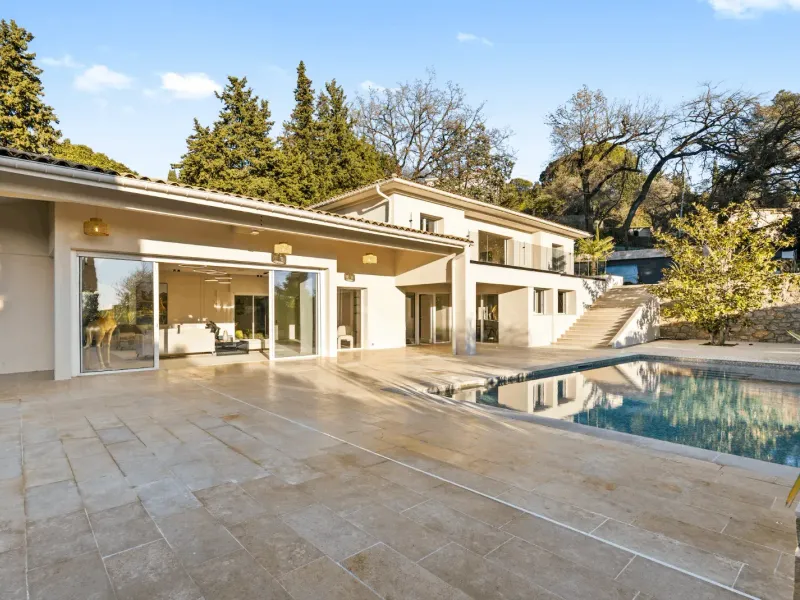 Contemporary villa with pool