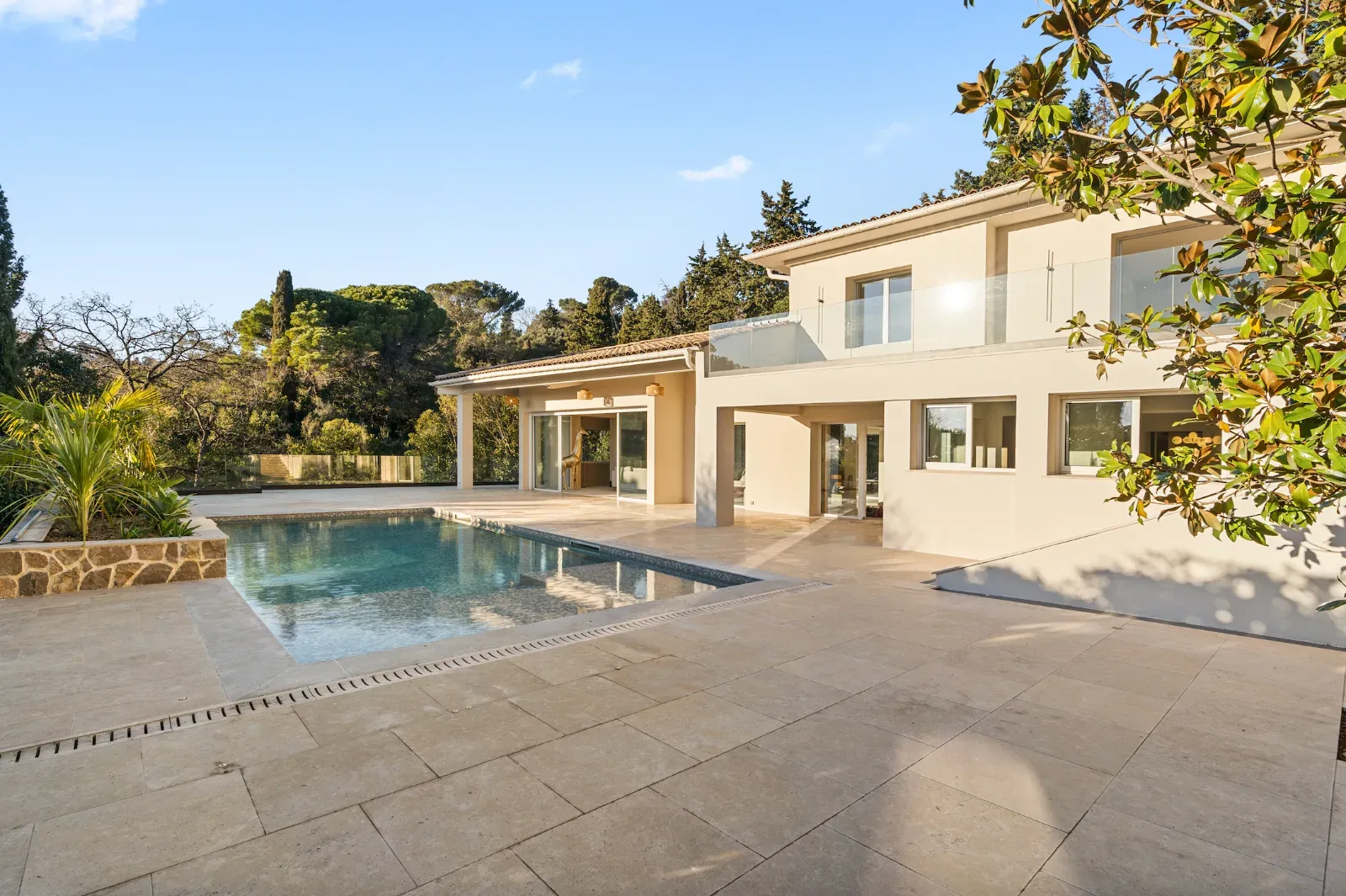 Villa contemporaine avec piscine