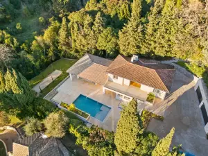 Villa contemporaine avec piscine