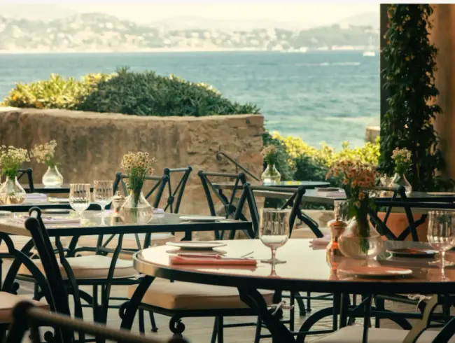 Authentique terrasse ensoleillée