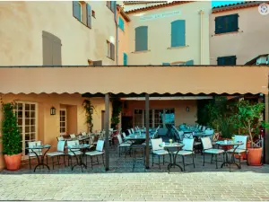 Authentique terrasse ensoleillée