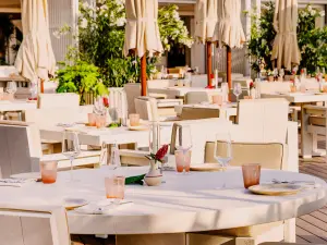 L'Esprit Méditerranée : Restaurant - Bar - Beach