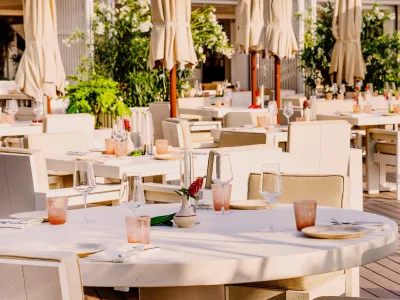 L'Esprit Méditerranée : Restaurant - Bar - Beach