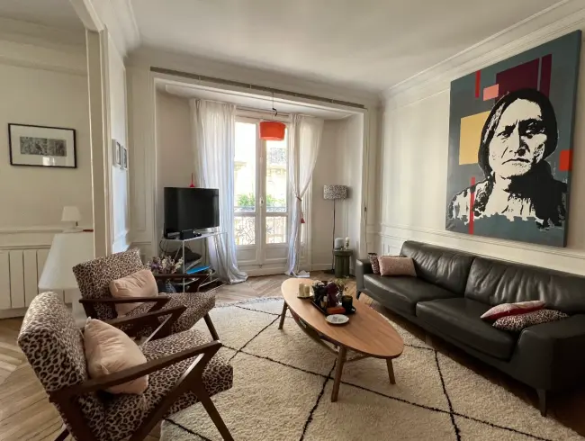 Appartement Parisien Style Haussmann pour Événements | 100m² avec Balcon