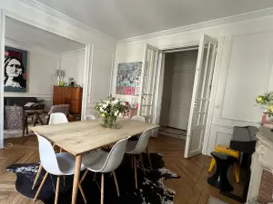 Appartement Parisien Style Haussmann pour Événements | 100m² avec Balcon