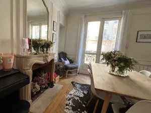 Appartement Parisien Style Haussmann pour Événements | 100m² avec Balcon