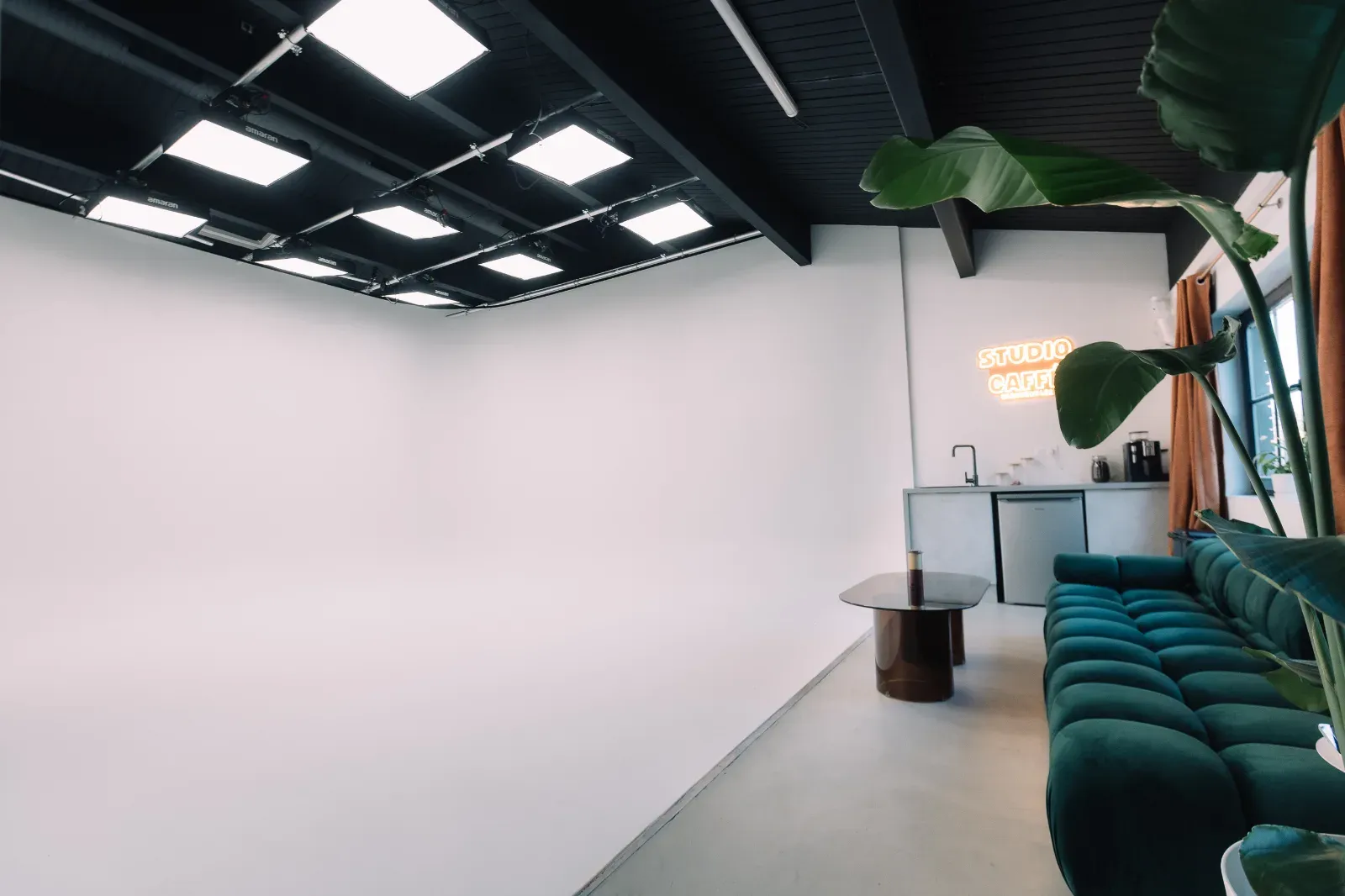 Photo & video studio with cyclorama - Marché du Lez, Montpellier