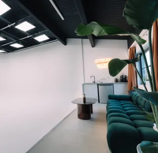 Photo & video studio with cyclorama - Marché du Lez, Montpellier