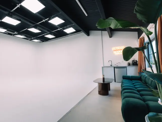 Photo & video studio with cyclorama - Marché du Lez, Montpellier