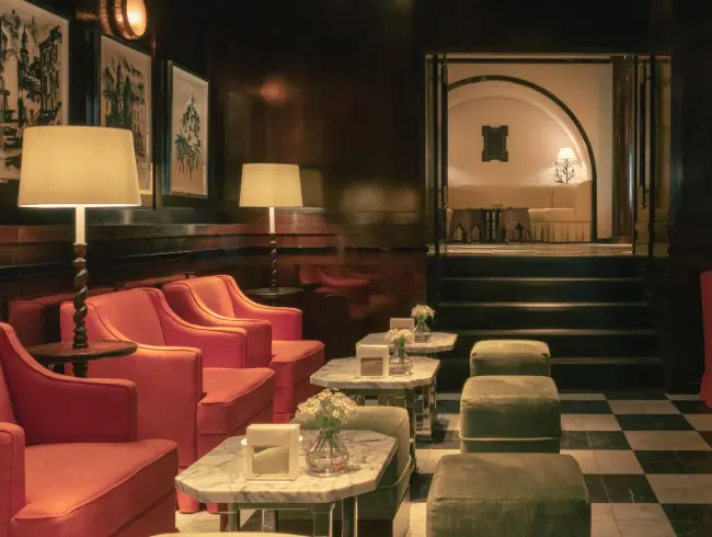 The bohemian charm of the piano bar in a renowned 5* hotel