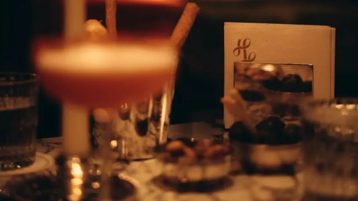 The bohemian charm of the piano bar in a renowned 5* hotel