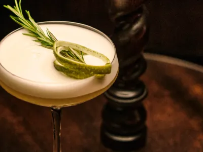 The bohemian charm of the piano bar in a renowned 5* hotel