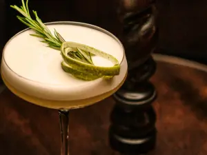 The bohemian charm of the piano bar in a renowned 5* hotel