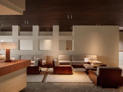 Flexible meeting room and patio area in a renowned hotel