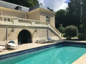 Villa de Luxe avec Piscine pour Événements | Buc, France