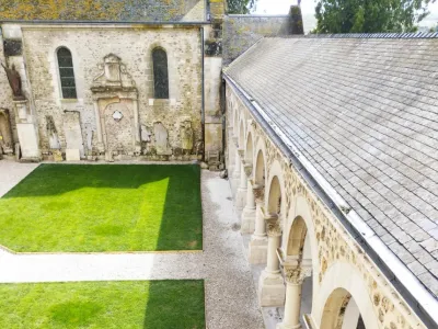 Historic monument set in 8 hectares of parkland in the heart of the Champagne vineyards and the Marne valley