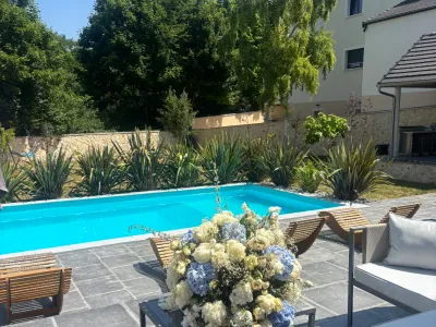 Private Garden Venue with Heated Pool in Meulan-en-Yvelines