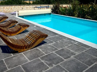 Private Garden Venue with Heated Pool in Meulan-en-Yvelines