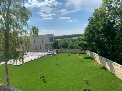 Private Garden Venue with Heated Pool in Meulan-en-Yvelines