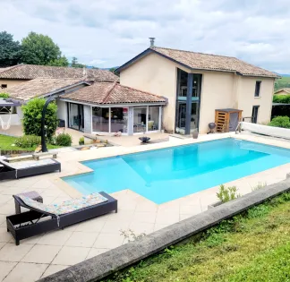 Luxury Villa in Beaujolais with Pool for Events