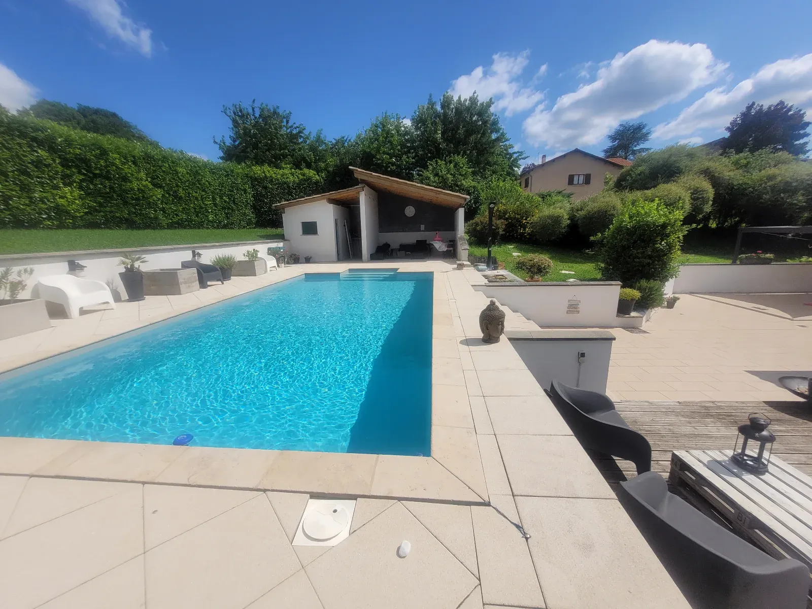 Villa de Luxe dans le Beaujolais avec Piscine pour Événements