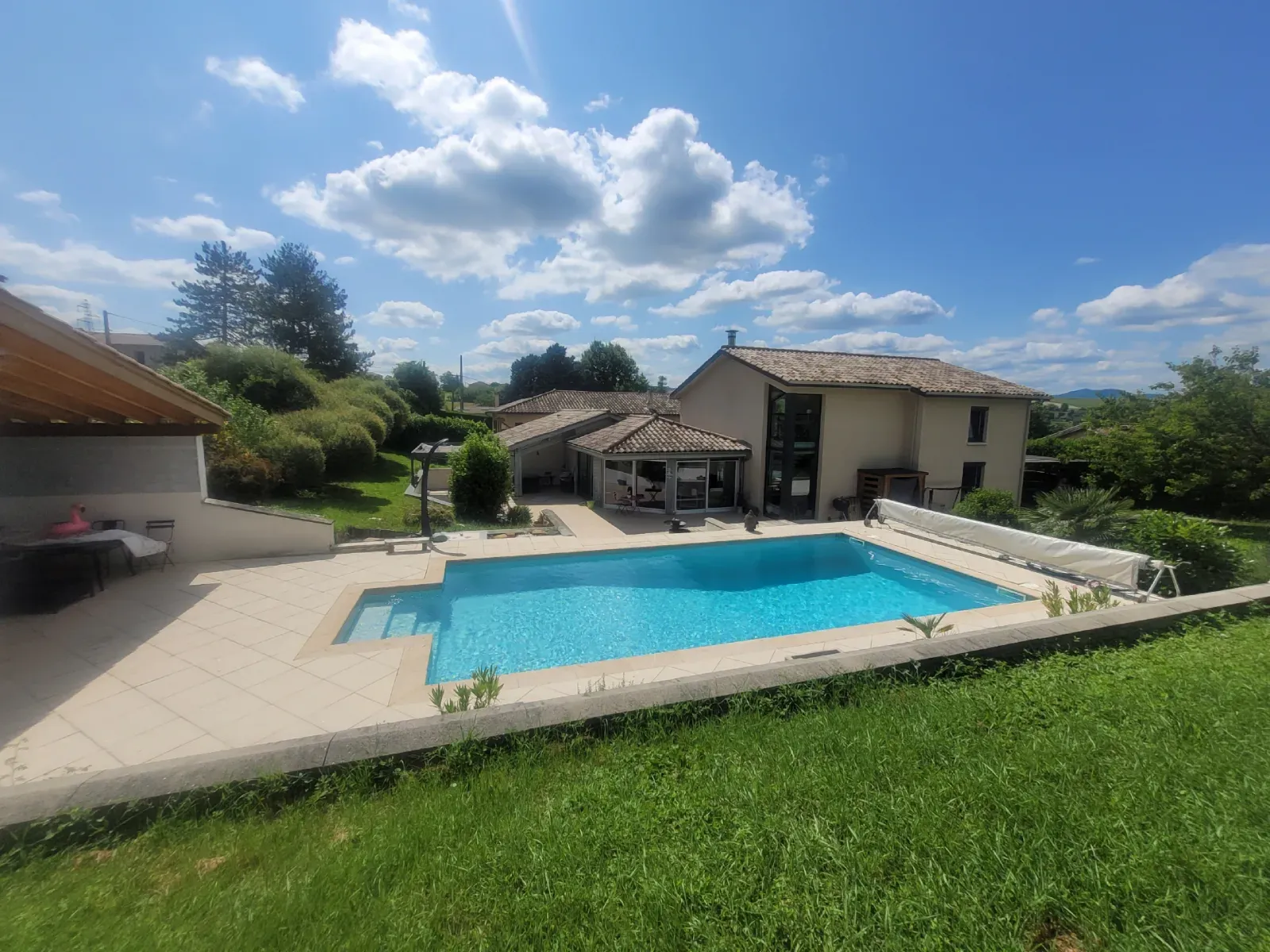 Villa de Luxe dans le Beaujolais avec Piscine pour Événements